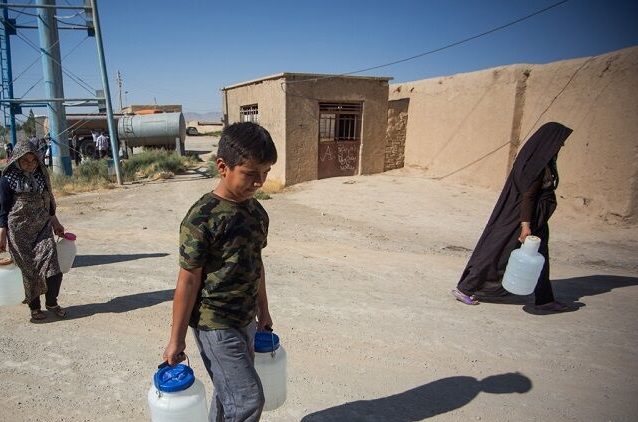 اهالی ۱۴ روستای بخش خنافره شادگان آب شرب ندارند