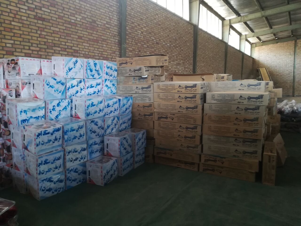توزیع ۲ هزار بسته کالای اساسی بین زلزله زدگان مسجد سلیمان آغاز شد