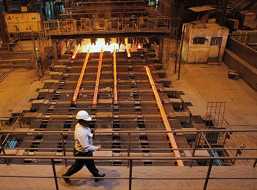 ۷۵ درصد ظرفیت‌ واحدهای فولادی خوزستان روی زمین مانده است