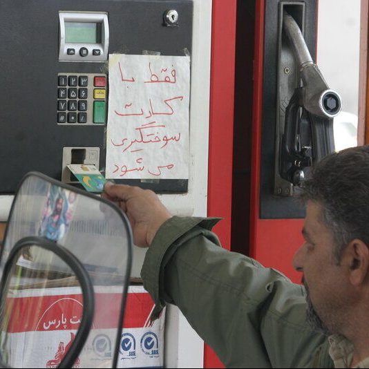 بحث سهمیه بندی یا افزایش قیمت بنزین مطرح نیست