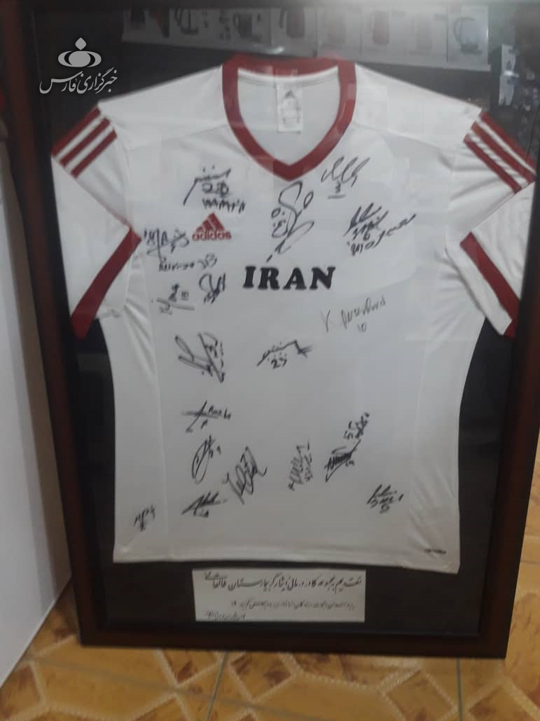 پیراهن کاپیتان تیم ملی ایران به کادر درمانی آبادان اهدا می‌شود+ عکس