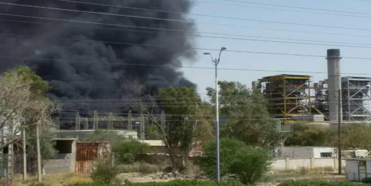 نیروگاه زرگان اهواز دچار آتش‌سوزی شد