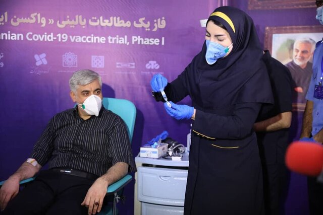 داوطلب دوم تزریق کننده واکسن کرونای ایرانی: نگران نیستم، واکسن کاملا ایمن است