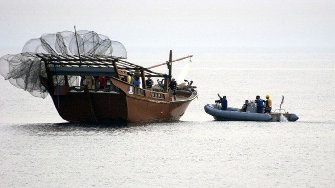 محموله سوخت قاچاق در آبهای شمال غرب خلیج فارس توقیف شد