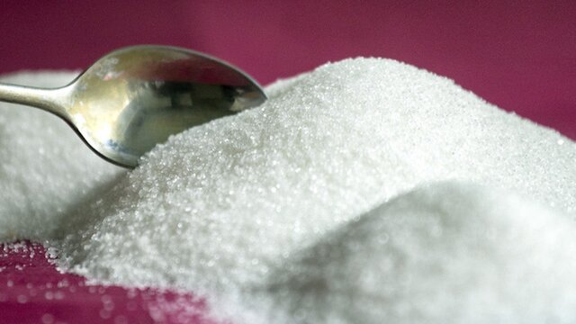 وجود ۳۵ هزار تن شکر سفید آماده در کارخانه‌جات خوزستان