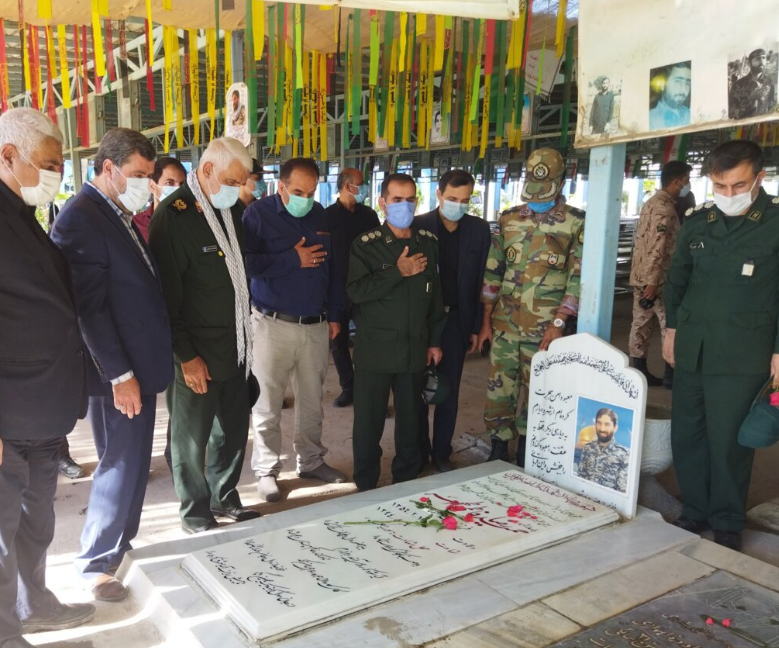 ادای احترام فرماندهان نظامی خوزستان به شهدای دفاع مقدس در اهواز