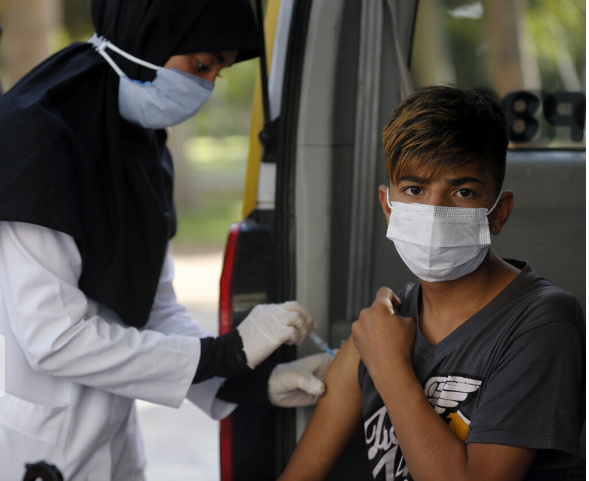 دبیر شورای سلامت اهواز: ۶۰ درصد دانش آموزان ۱۲ تا ۱۸ سال اهواز واکسینه شدند