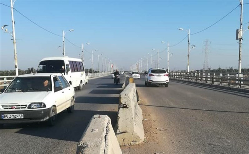 ادامه ترافیک سنگین در ساحلی اهواز/ ۶ ماه از بازدید و وعده شهردار اهواز برای تعمیر پل ششم گذشت