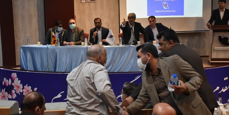 تنش در جلسه صنعتگران با معاون وزیر صمت/ تولیدکنندگان خوزستانی: رئیس صمت را عوض کنید