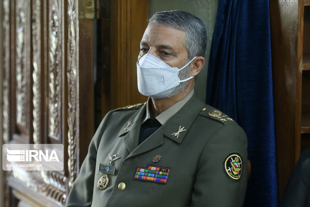 بازدید فرمانده کل ارتش از پایگاه هوانیروز ارتش در مسجدسلیمان